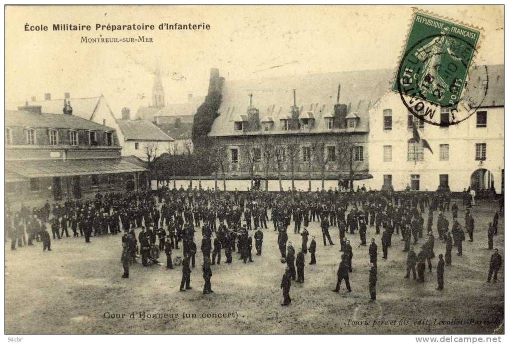 CPA (62) MONTREUIL SUR MER   Ecole Militaire Preparatoire (leger Choc Coin Bas Droit) - Montreuil