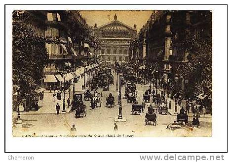 PARIS - Ave. De L´Opéra, Prise Du Grd Hôtel Du Louvre. Très Animée. BE - Taxis & Fiacres