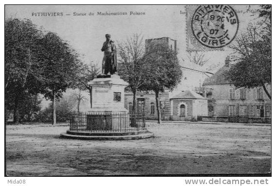 45. PITHIVIERS.   STATUE DU MATHEMATICIEN  POISSON. - Pithiviers