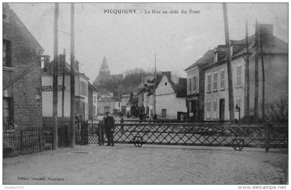 La Rue Au Delà Du Pont - Picquigny