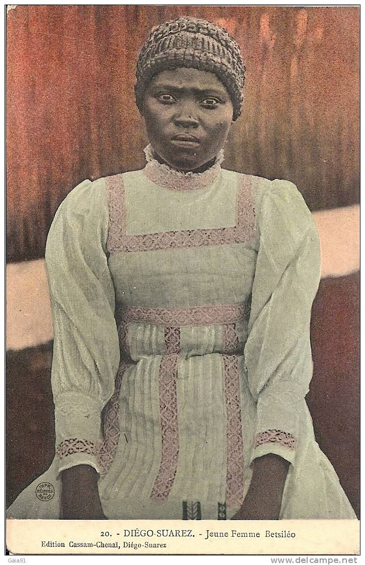 CPA  MADAGASCAR JEUNE FEMME  BETSILEO - Malawi