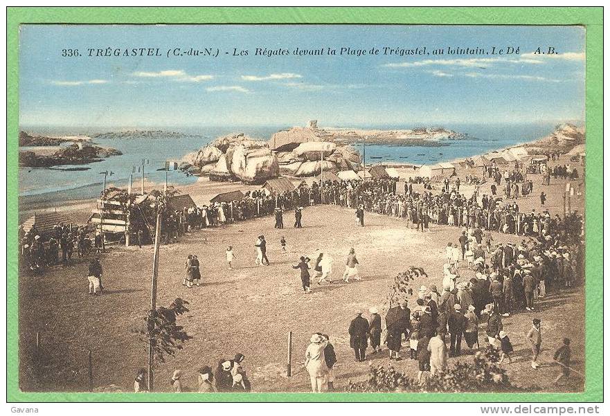 22 Trégastel - Les Régates Devant La Plage De Trégastel, Au Lointain Le Dé - Trégastel