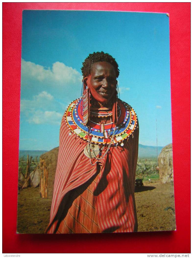 CPSM OU CPM -AFRIQUE KENYA-FEMME DE LA TRIBU SAMBURU- CARTE EN EN BON ETAT AVEC DEUX COINS COGNES(MINIME) -NON VOYAGEE - Kenya