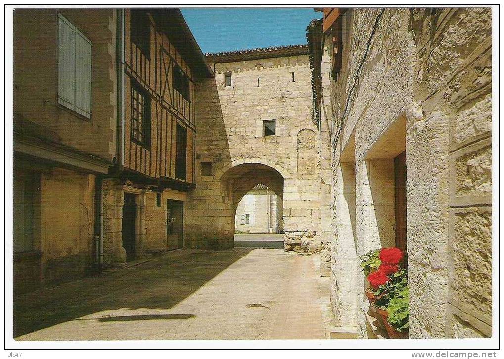 - 82 - MONTPEZAT-DE-QUERCY. - Porte XIIe  - Cp - - Montpezat De Quercy