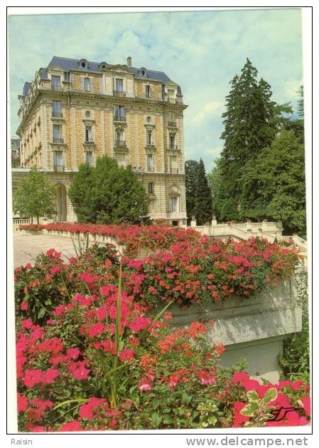 Vosges  Vittel  Le Grand Hôtel  Massifs De Fleurs  CPSM Non Circulé BE - Contrexeville