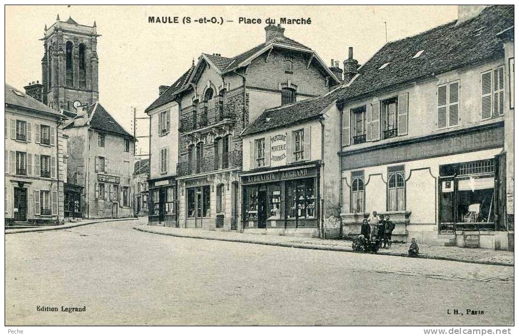 N°3833 -cpa Maule -place Du Marché- - Maule