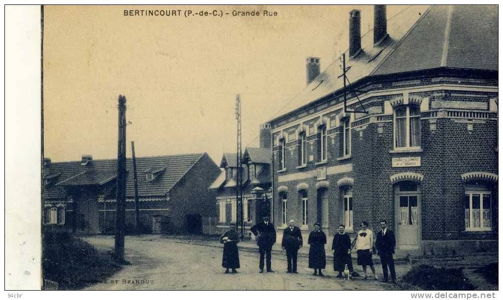 CPA (62)    BERTINCOURT  Grande Rue  (tres Leger Defaut) - Bertincourt