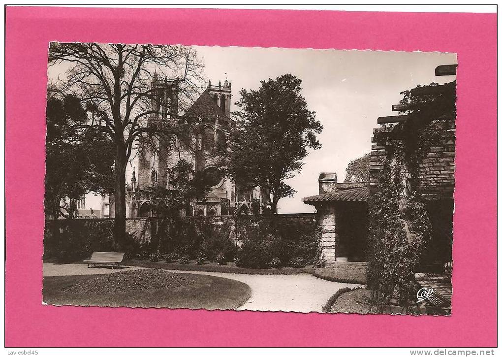 MANTES SUR SEINE .N° 339 .  LE NOUVEAU SQUARE - Mantes La Ville