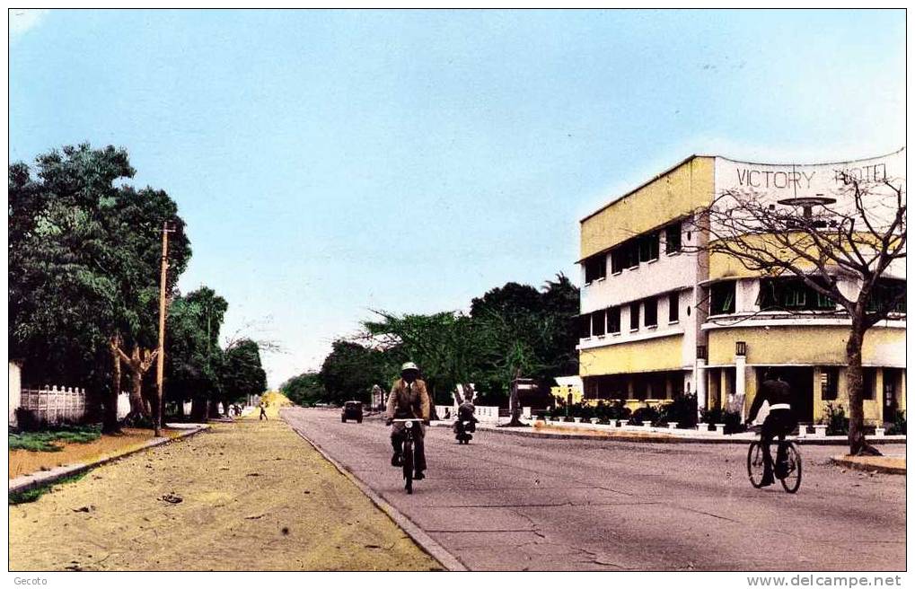 L'avenue Général De Gaulle Et Le Victory Hotel - Pointe-Noire