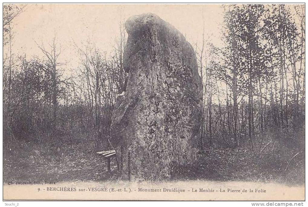 28) BERCHERES Sur VESGRE.- ( Eure Et Loir) Monument Druidique. Le Menhir. La Pierre De La Folie - Autres & Non Classés