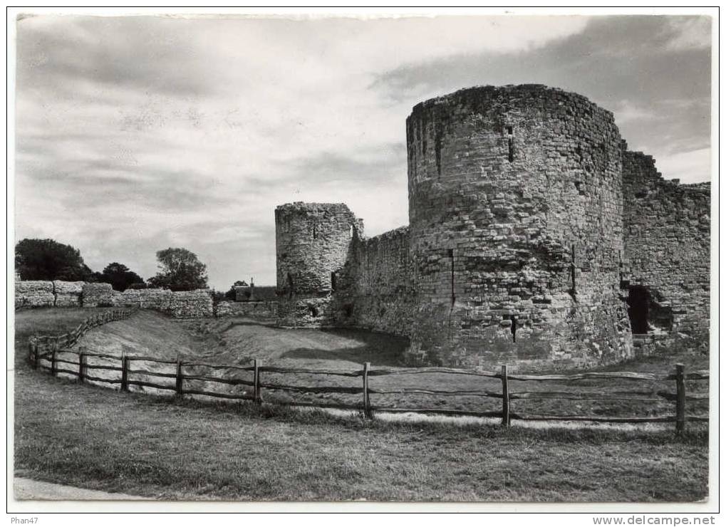 ROYAUME-UNI, SUSSEX, Pevensey Castle, North Wall And Ditch Of The Inner Bailey, Tours - Other & Unclassified