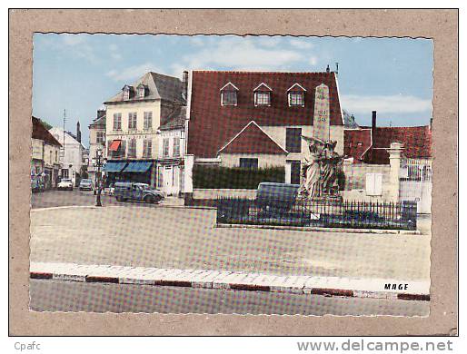 Mouy : Le Monument Place Cantrel - Mouy