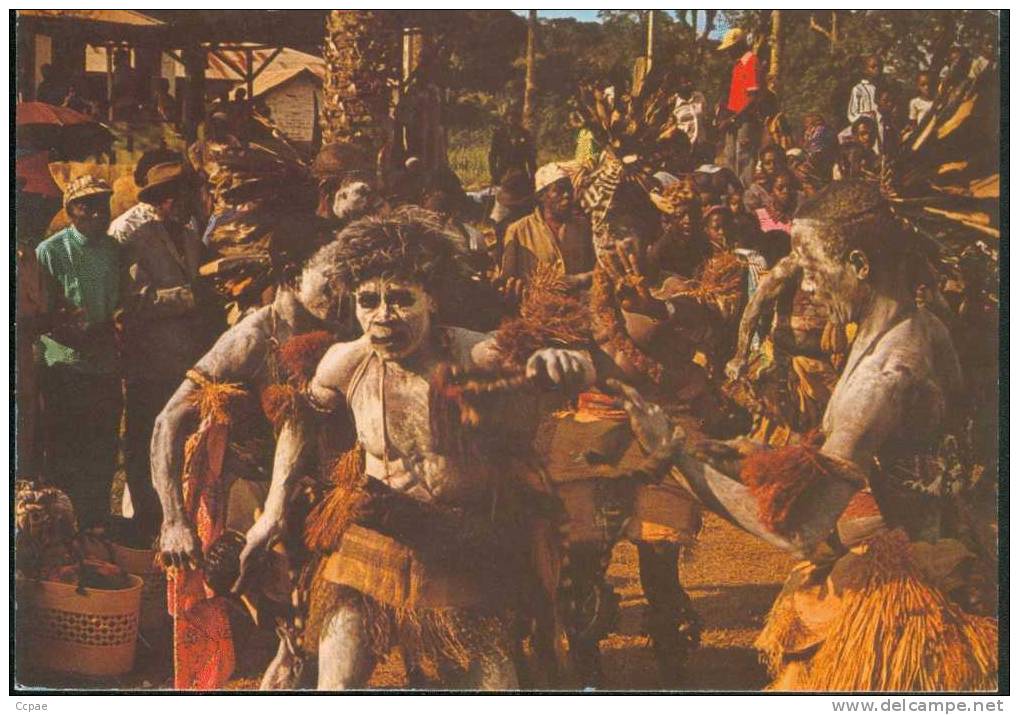 IMAGES DU GABON. Danseurs à Lastrouville. - Gabón