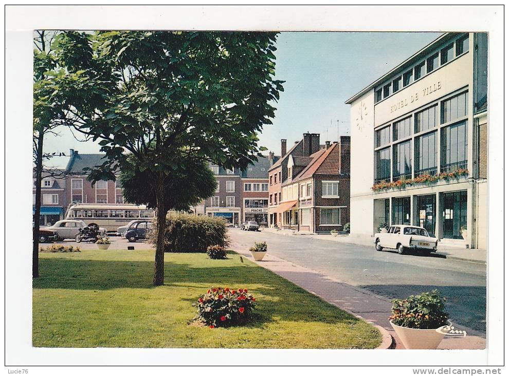 GRANDVILLIERS - La Place - L'Hôtel De Ville - - Grandvilliers