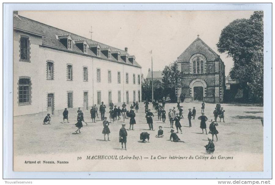 30. MACHECOUL - LA COUR INTERIEURE DU COLLEGE DES GARCONS - Machecoul