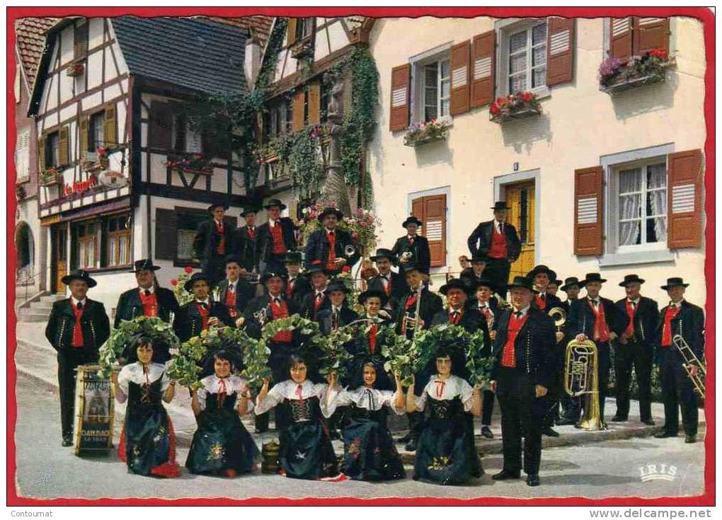 CPSM 67   DAMBACH LA VILLE Groupe Folklorique    * Gd Format - Dambach-la-ville