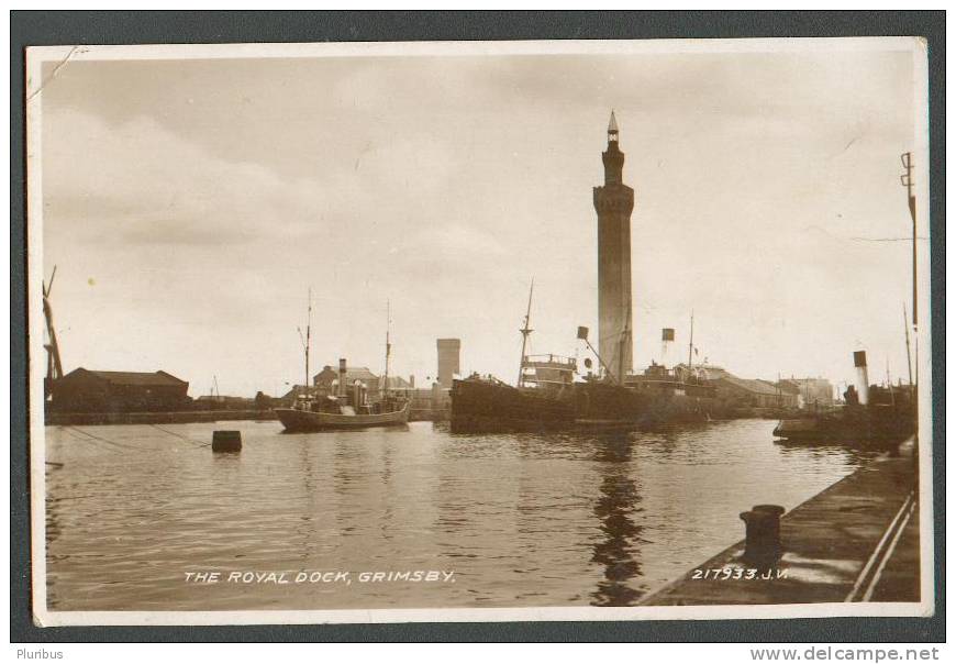 GRIMSBY, THE ROYAL DOCK,   OLD POSTCARD USED 1933 - Sonstige & Ohne Zuordnung