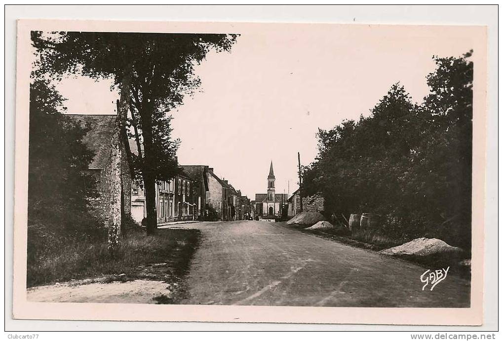 Derval  (44) : LeL'entrée Du Bourg ^par La Route De Rennes En 1950. - Derval