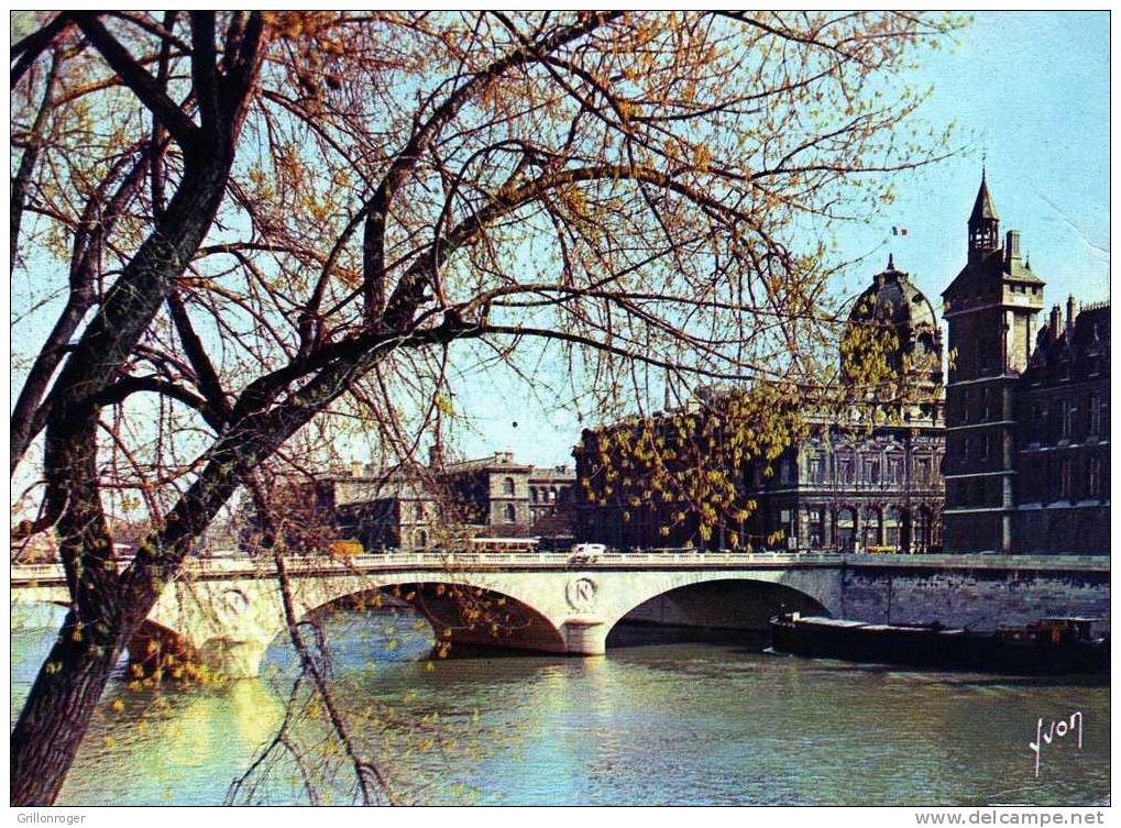 PARIS 1964 (la Seine Au Pont Au Change) - The River Seine And Its Banks