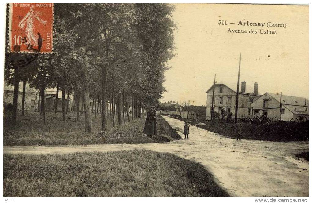 CPA (45)      ARTENAY  Avenue  Des Usines - Artenay