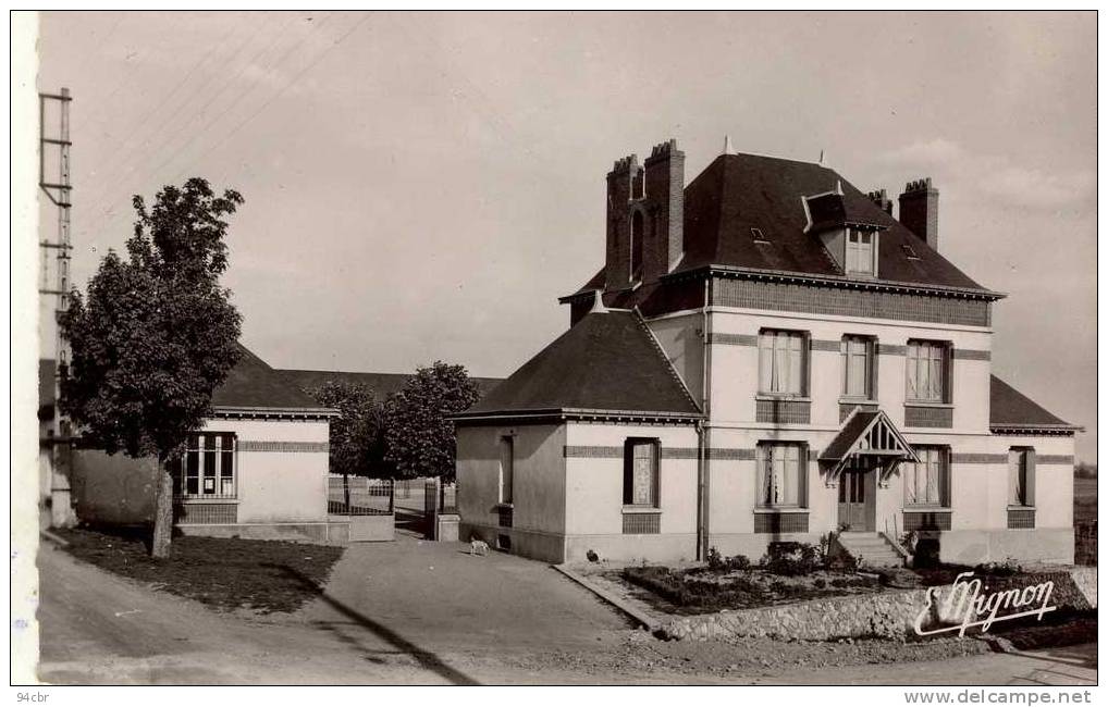 CPSMPF (45)     BEAUNE LA ROLANDE    L Ecole Des Garcons - Beaune-la-Rolande