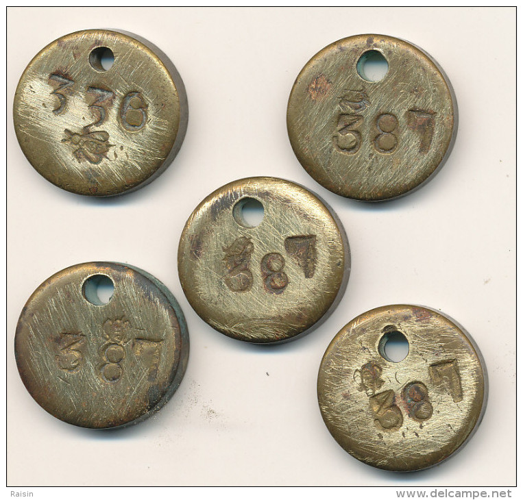 5 Jetons De Magasinage  Vintage  Bronze  état D'usage  (identification Outil Enprumpté,usine,magasin...) - Bronzen