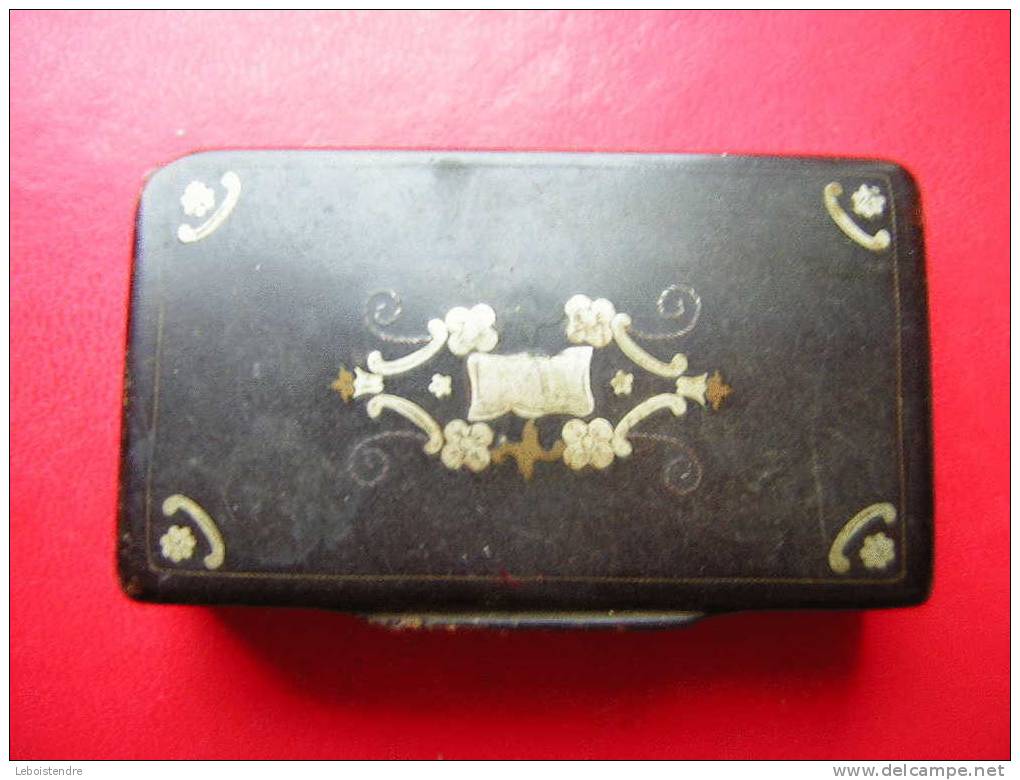 BELLE PETITE TABATIERE TRES CERTAINEMENT D´EPOQUE NAPOLEON III INCRUSTATIONS DE LAITON DANS DE LA CORNE ??OU BAKELITE?? - Contenitori Di Tabacco (vuoti)