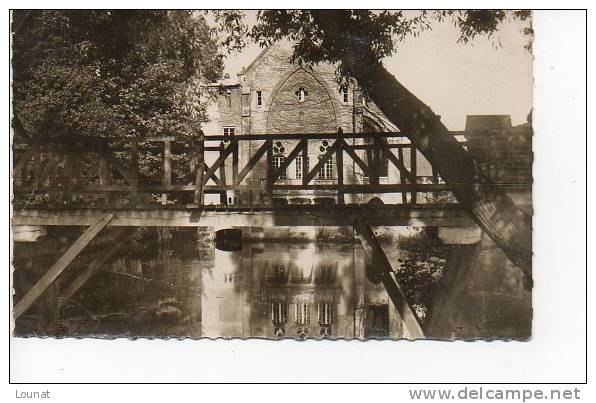 91 Montgeron : Le Moulin De Senlis Et La Passerelle Sur L'Yerres - Montgeron