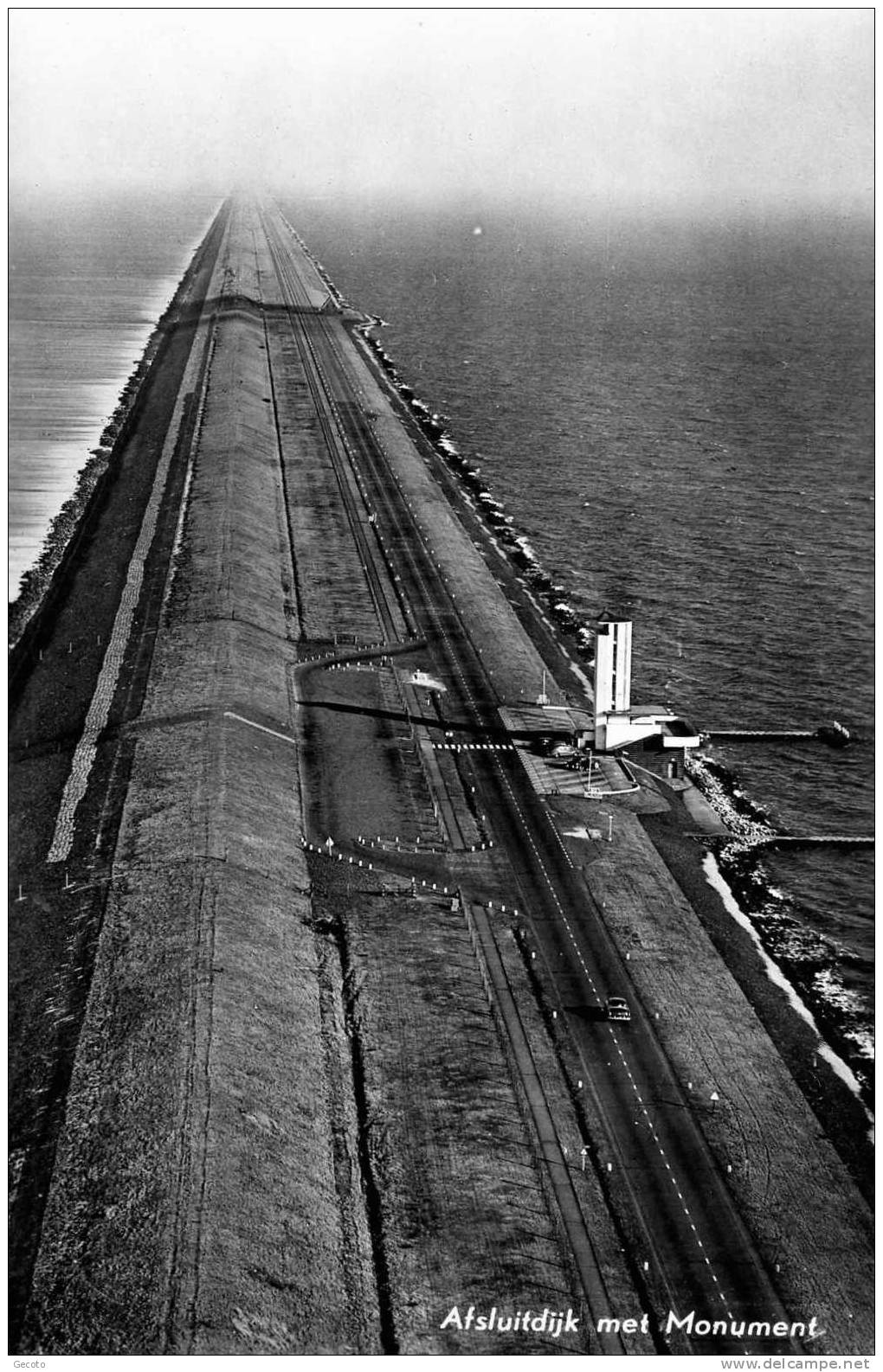 Afsluitdijk Met Monument - Bolsward