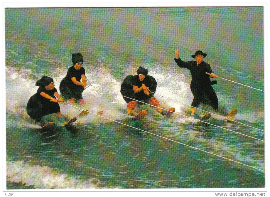 JABBEKE.- Klein Strand .- Waterskiënde Zusters.- Ski Nautique - Jabbeke