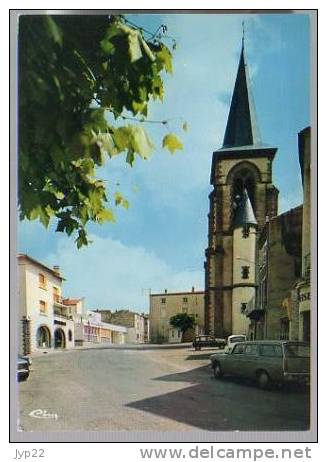 Jolie CP 63 Lempdes Place De L'Eglise Et La Poste - Ed CIM Combier CAD 20-11-1981 - Vieilles Voitures - Lempdes