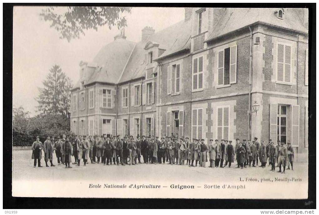 GRIGNON  ECOLE NATIONALE AGRICULTURE SORTIE D´AMPHI PHOTO FREON NEUILLY PARIS - Grignon