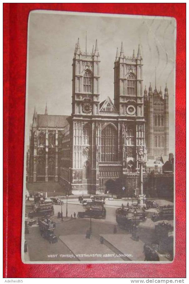 West Towers Westminster Abbey London Lots Of Buses, Double-deckers - Westminster Abbey