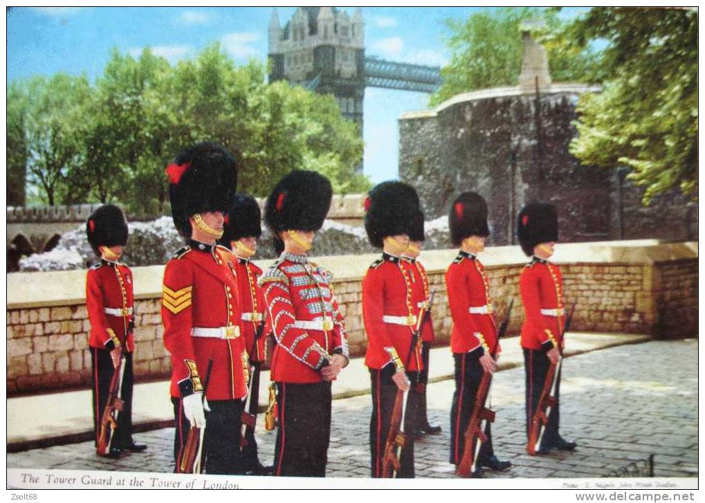 ENGLAND / LONDON - THE TOWER GUARD At The TOWER Of LONDON  1986. - Tower Of London