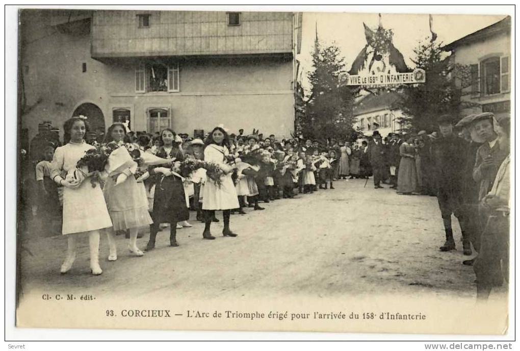 CORCIEUX  - L'arc De Triomphe érigé Pour L'arrivée Du 158 ème D'Infanterie. - Corcieux
