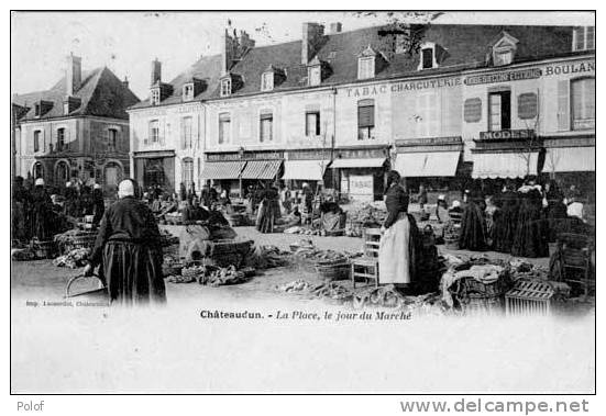 Chateaudun - La Place, Le Jour De Marche  (7844 ) - Chateaudun