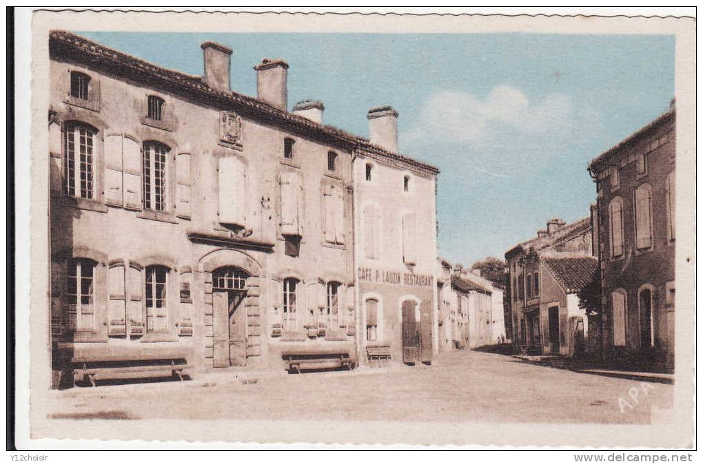 CPA CASTELNAU RIVIERE BASSE PLACE DE LA MAIRIE ET RUE POMAREDE CAFE P.LAUZIN RESTAURANT HAUTES PYRENEES - Castelnau Riviere Basse