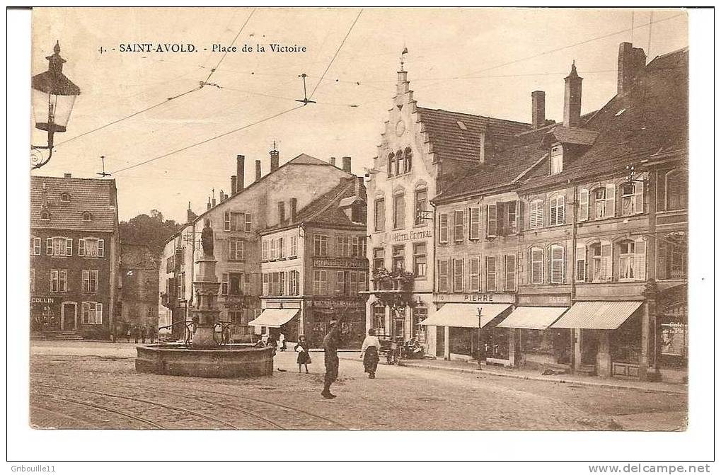 SAINT AVOLD   -   * PLACE DE LA VICTOIRE * Avec MAGASIN "PIERRE"    -   Editeur : Ch. BERGERET De Strasbourg    N° 4 - Saint-Avold