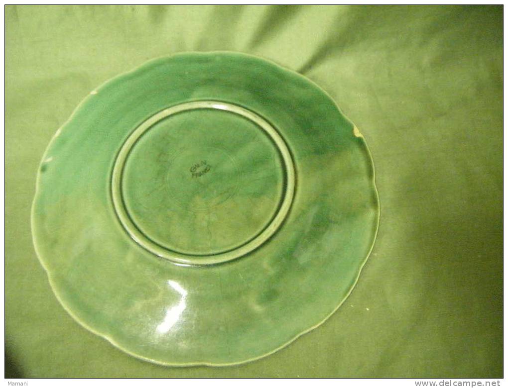 Assiette-faience-ancienne       -diametre 21.5cm -gien France-coloris Vert - Other & Unclassified