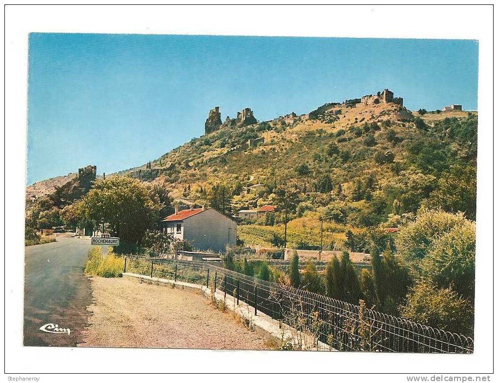 Rochemaure.  L'entrée Nord Du Village Et Le Château De Rochemaure. - Rochemaure