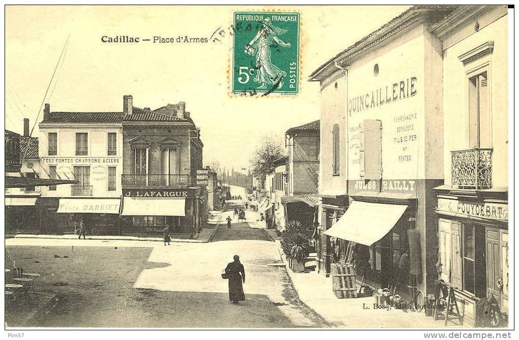 CADILLAC - Place D'Armes - Cadillac