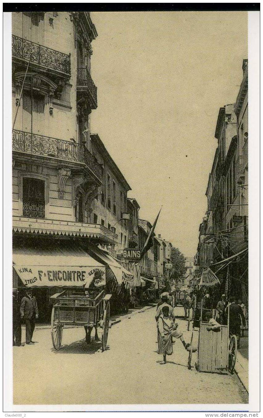 SETE STEREOSCOPIQUE .  Rue Gambetta.  Une Carte Postale  1900 Et Meme Photo Récente .Voir Recto - Verso (E516) - Cartes Stéréoscopiques