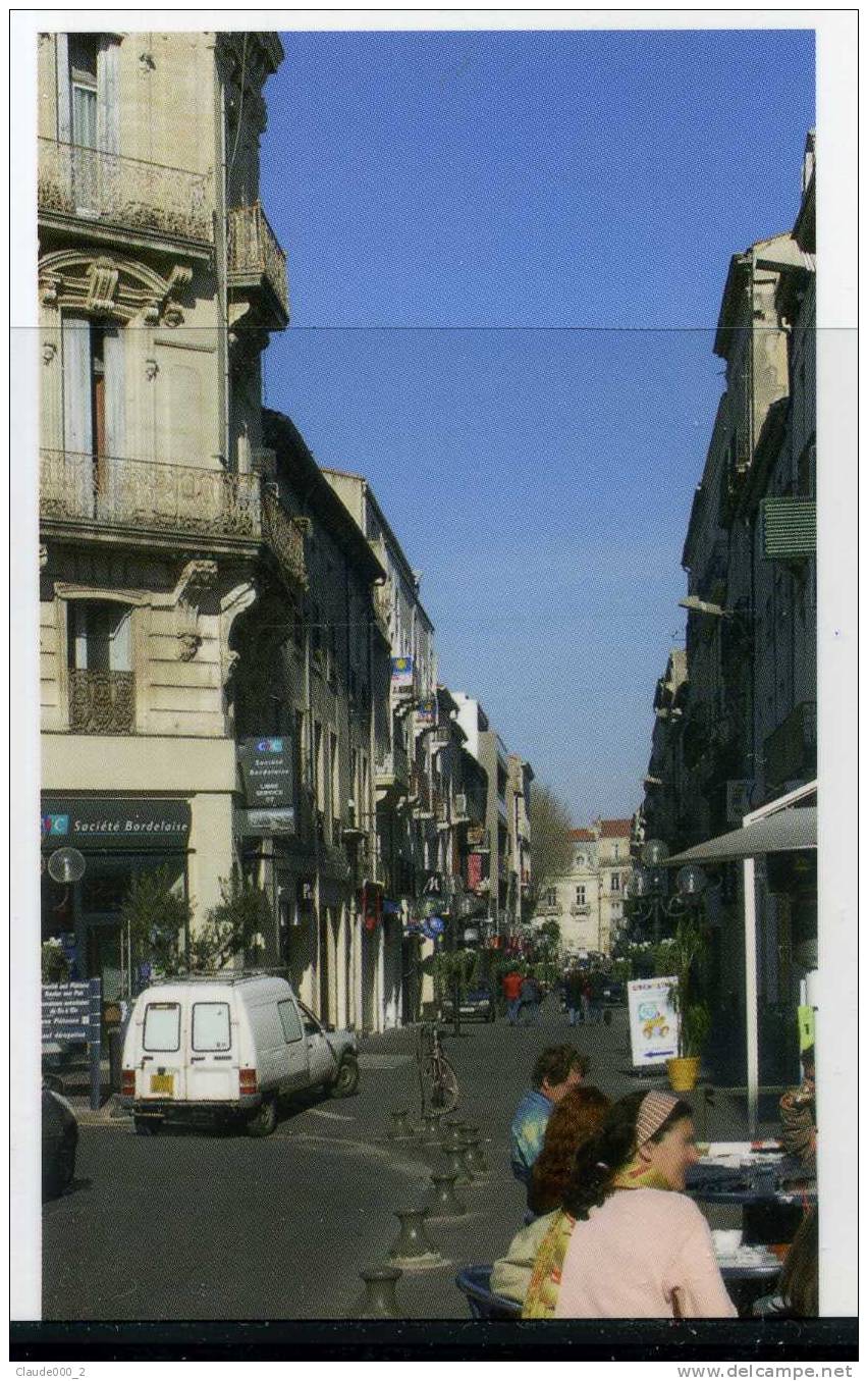 SETE STEREOSCOPIQUE .  Rue Gambetta.  Une Carte Postale  1900 Et Meme Photo Récente .Voir Recto - Verso (E516) - Stereoscope Cards