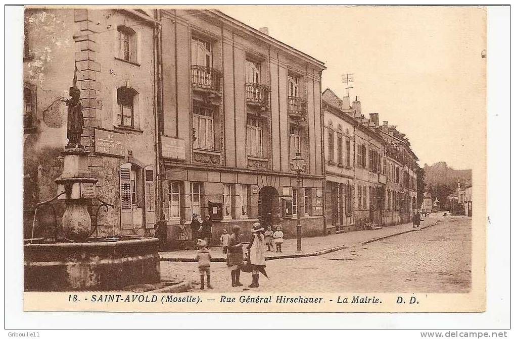 SAINT AVOLD   -   * LA MAIRIE Et  LA RUE GENERAL HIRSCHAUER *     - Editeur : .DANIEL DELBOY De Mirecourt   N° 30 - Saint-Avold