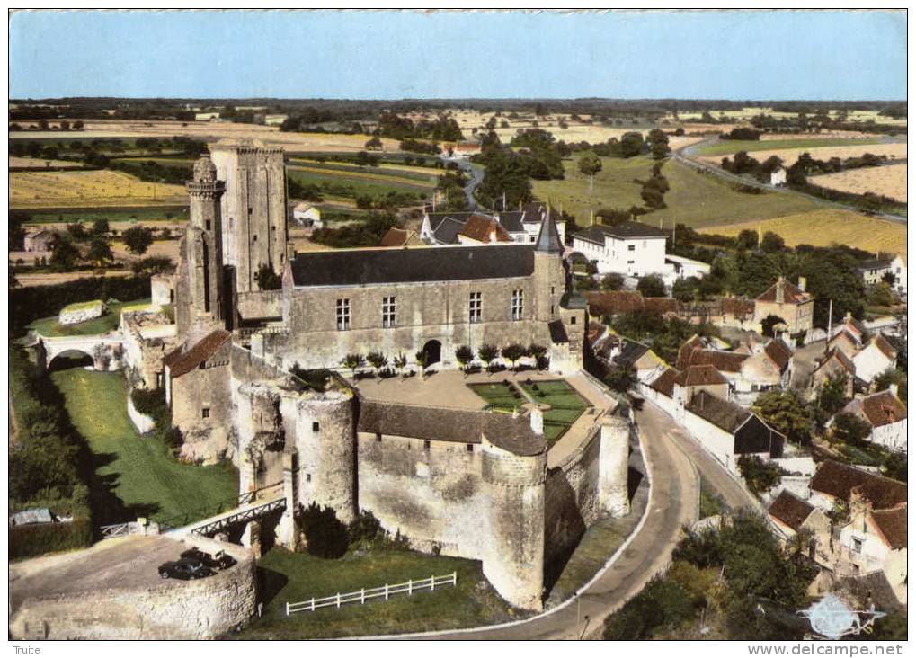 LE GRAND-PRESSIGNY VUE AERINNE DU VILLAGE ET DU CHATEAU - Le Grand-Pressigny