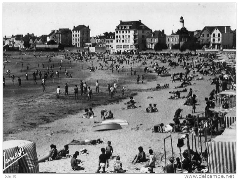 56  Quiberon Vue Générale De La Plage Animée   JEUX  Volley-Ball CPSM Grd Format Année 1962 - Volleybal