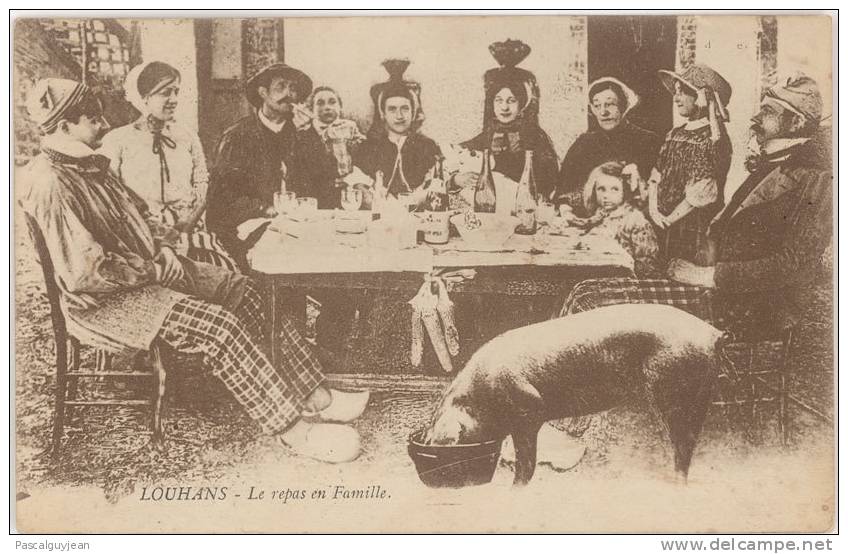 CPA LOUHANS - LE REPAS EN FAMILLE - COCHON - Cochons