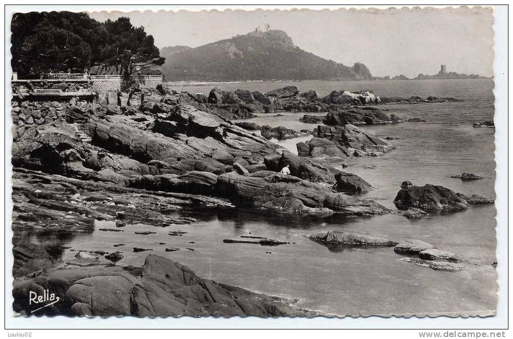 83 - BOULOURIS - Vue Sur L´ile D´or - Bord Dentelé - Très Bon état - Boulouris