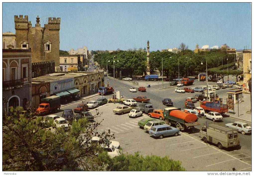 MESAGNE - BRINDISI  - Piazza Vitt. Emanuele Com´era - Auto D´epoca  - Stupenda E Animata   -  VG   (868) - Brindisi