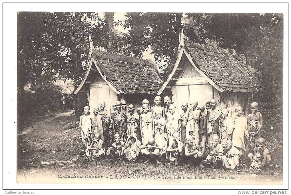 LUANG-PRABANG / GROUPE DE BONZILLONS - RAQUEZ - Laos
